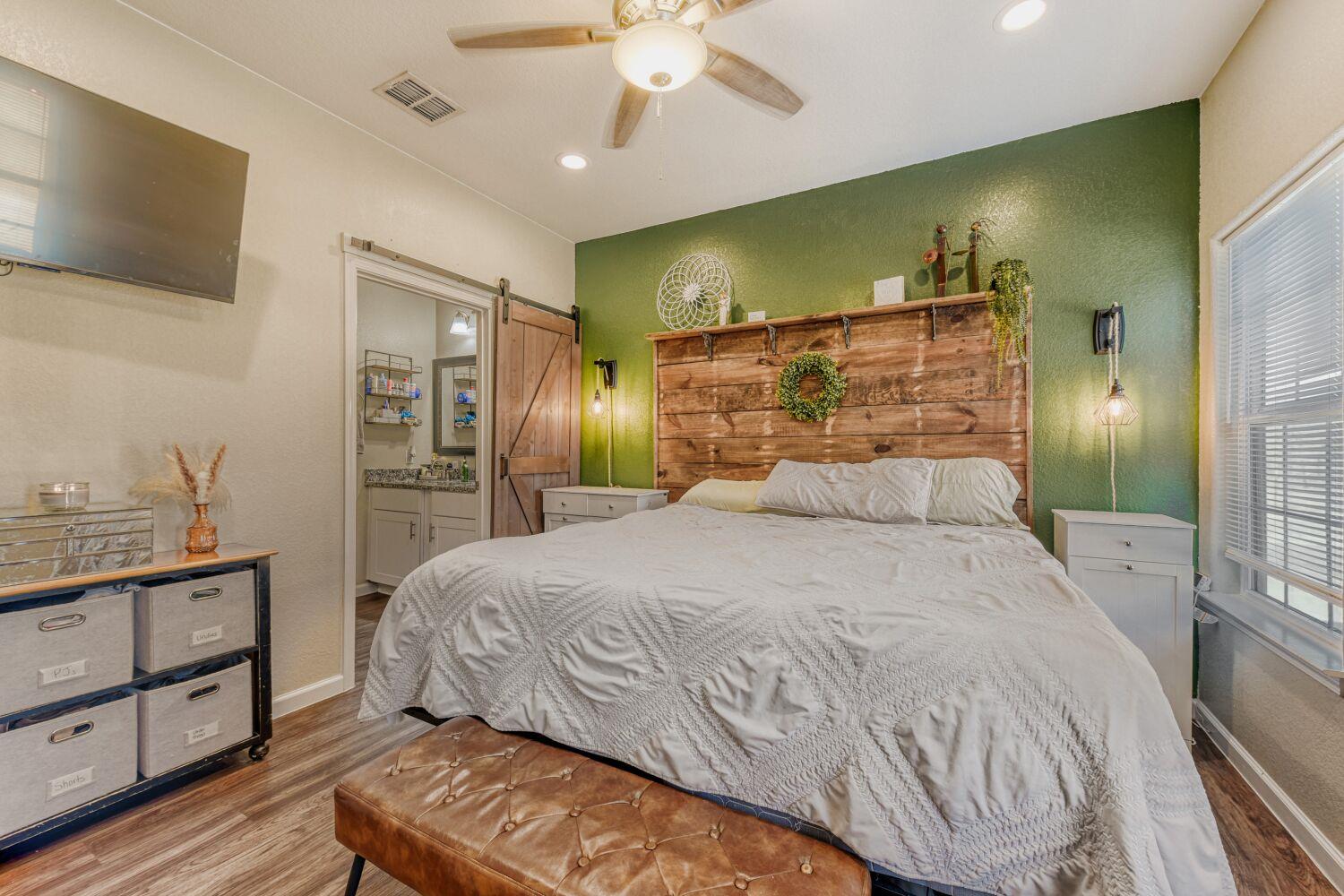 226 Spruce Ave, Luling, TX 78648