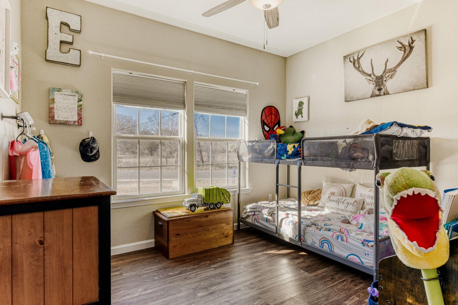 226 Spruce Ave, Luling, TX 78648