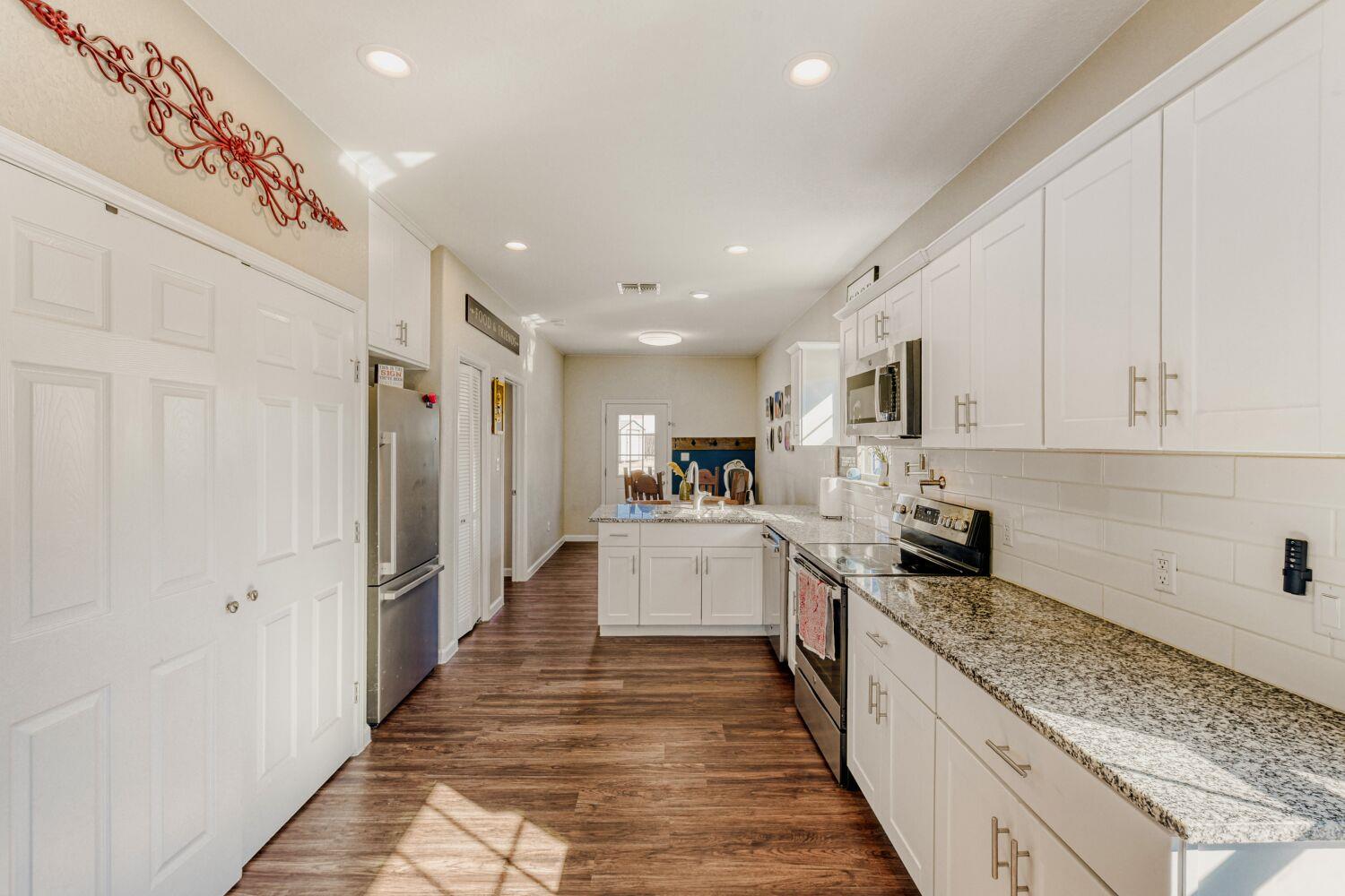 226 Spruce Ave, Luling, TX 78648