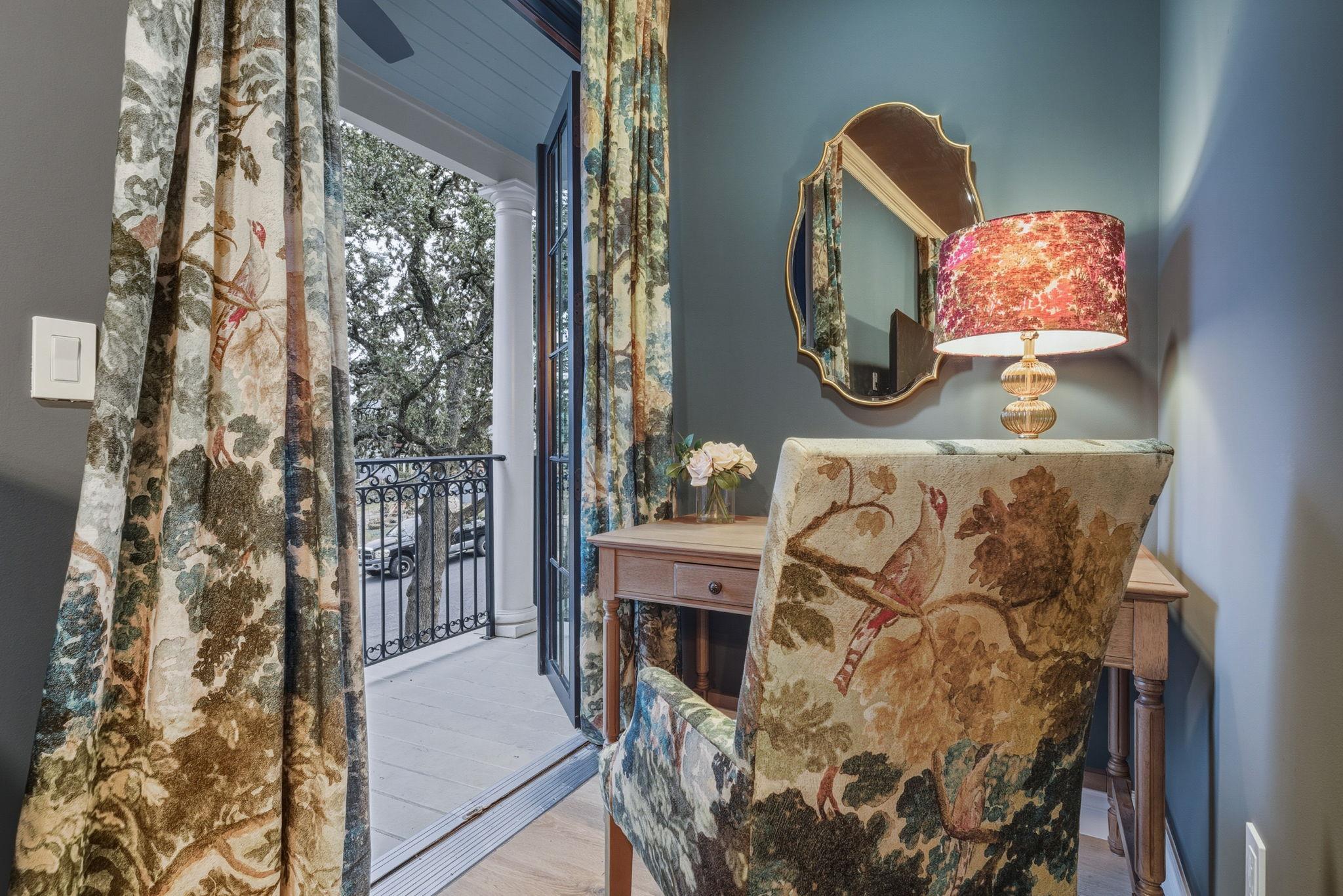 1804 S 6th St, Austin, TX 78704