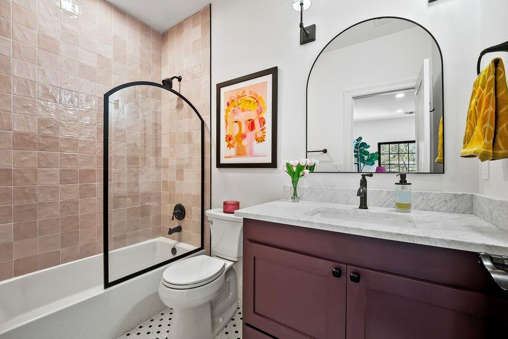 1804 S 6th St, Austin, TX 78704