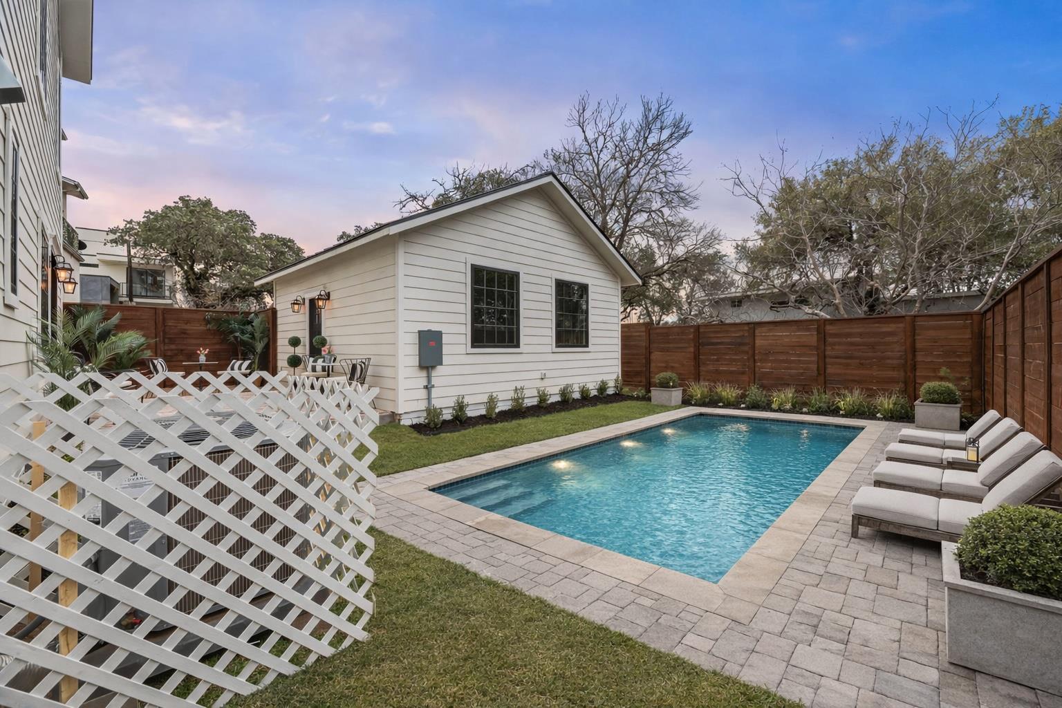 1804 S 6th St, Austin, TX 78704