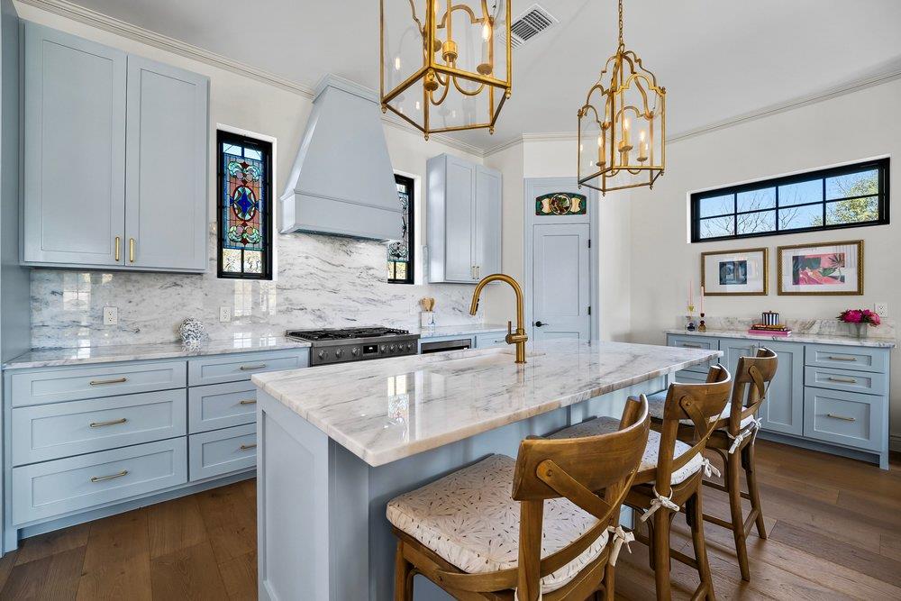 1804 S 6th St, Austin, TX 78704