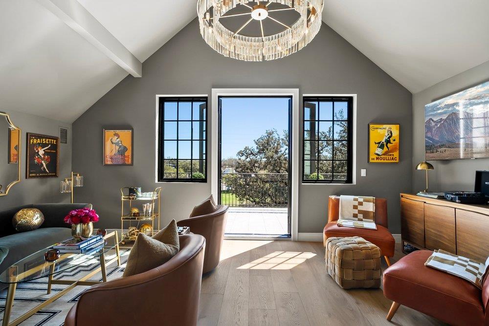 1804 S 6th St, Austin, TX 78704