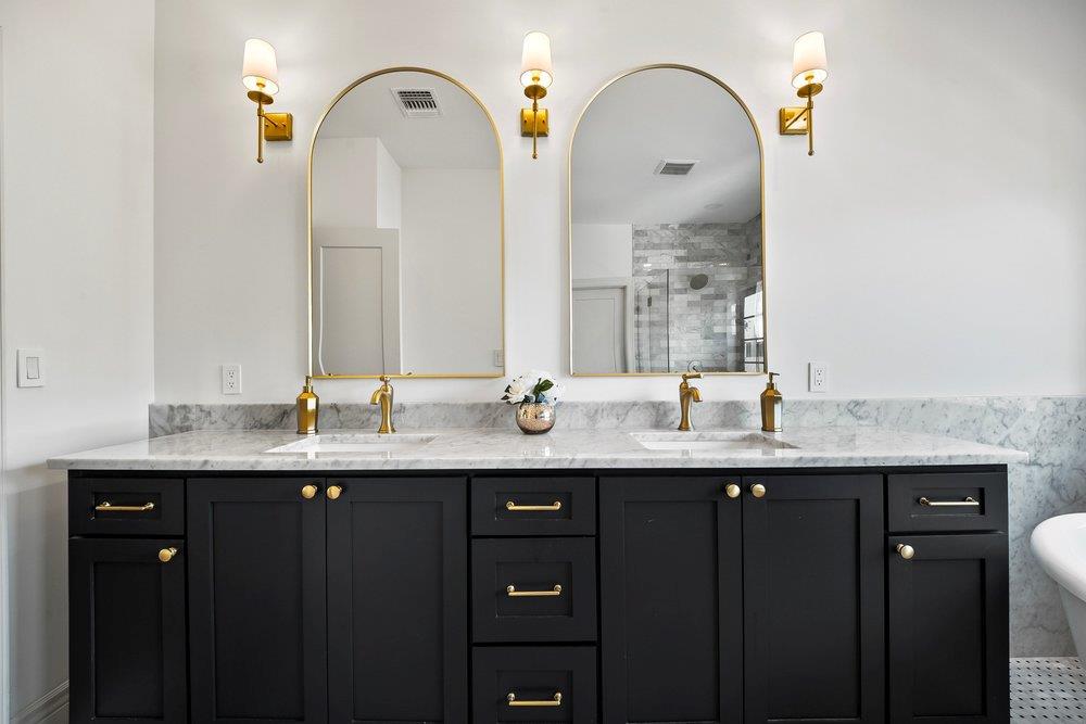 1804 S 6th St, Austin, TX 78704