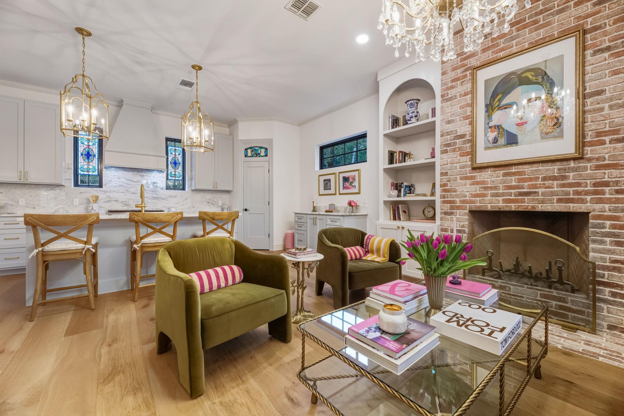 1804 S 6th St, Austin, TX 78704