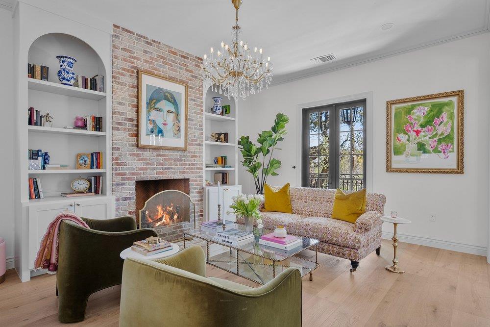 1804 S 6th St, Austin, TX 78704