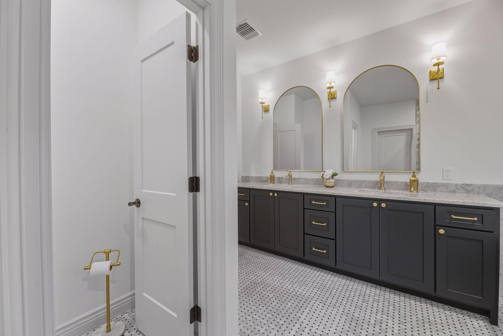 1804 S 6th St, Austin, TX 78704