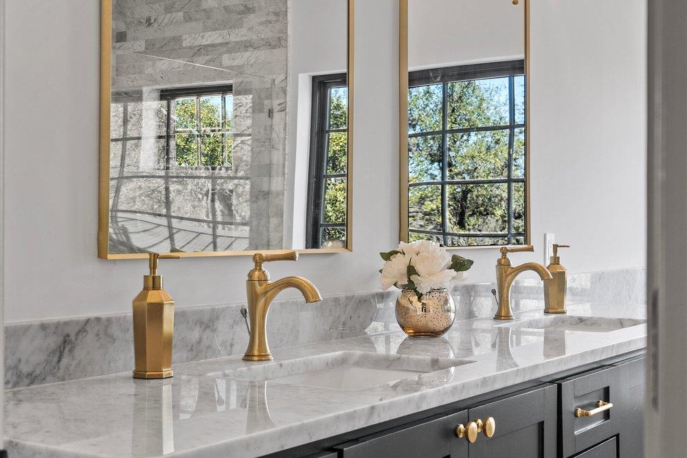 1804 S 6th St, Austin, TX 78704