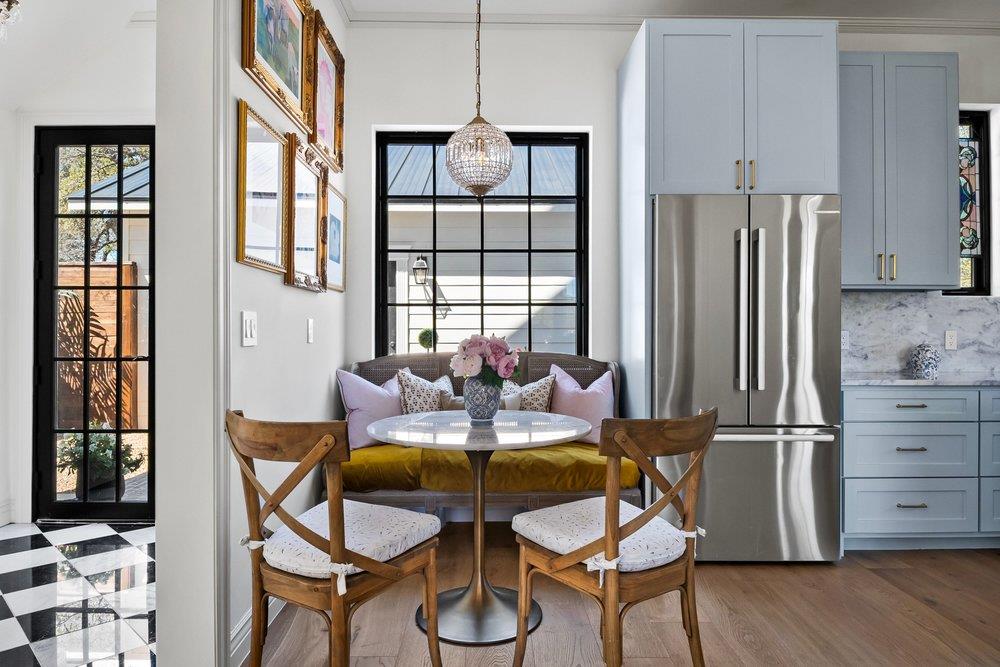 1804 S 6th St, Austin, TX 78704