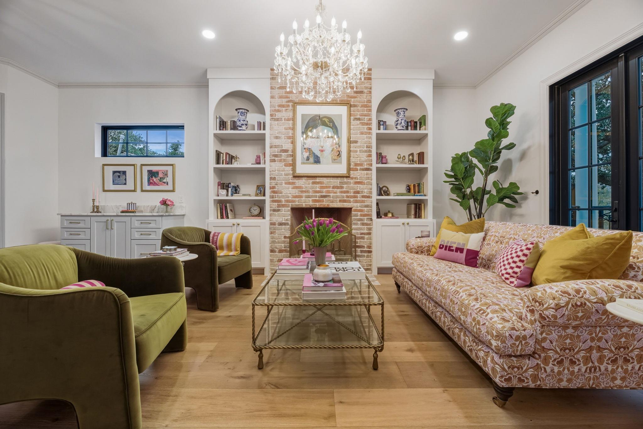 1804 S 6th St, Austin, TX 78704