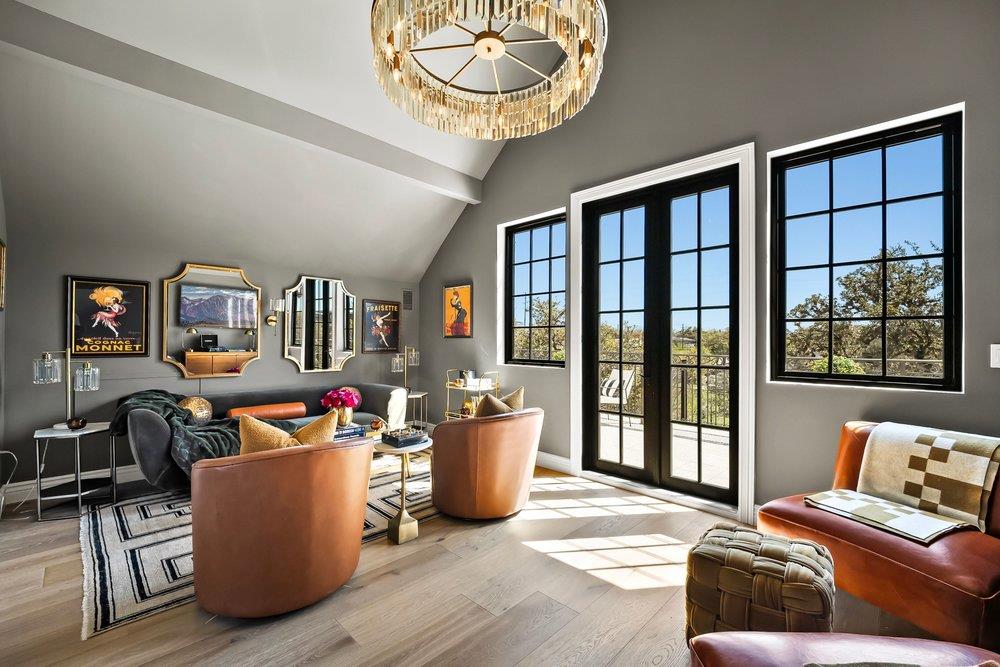 1804 S 6th St, Austin, TX 78704