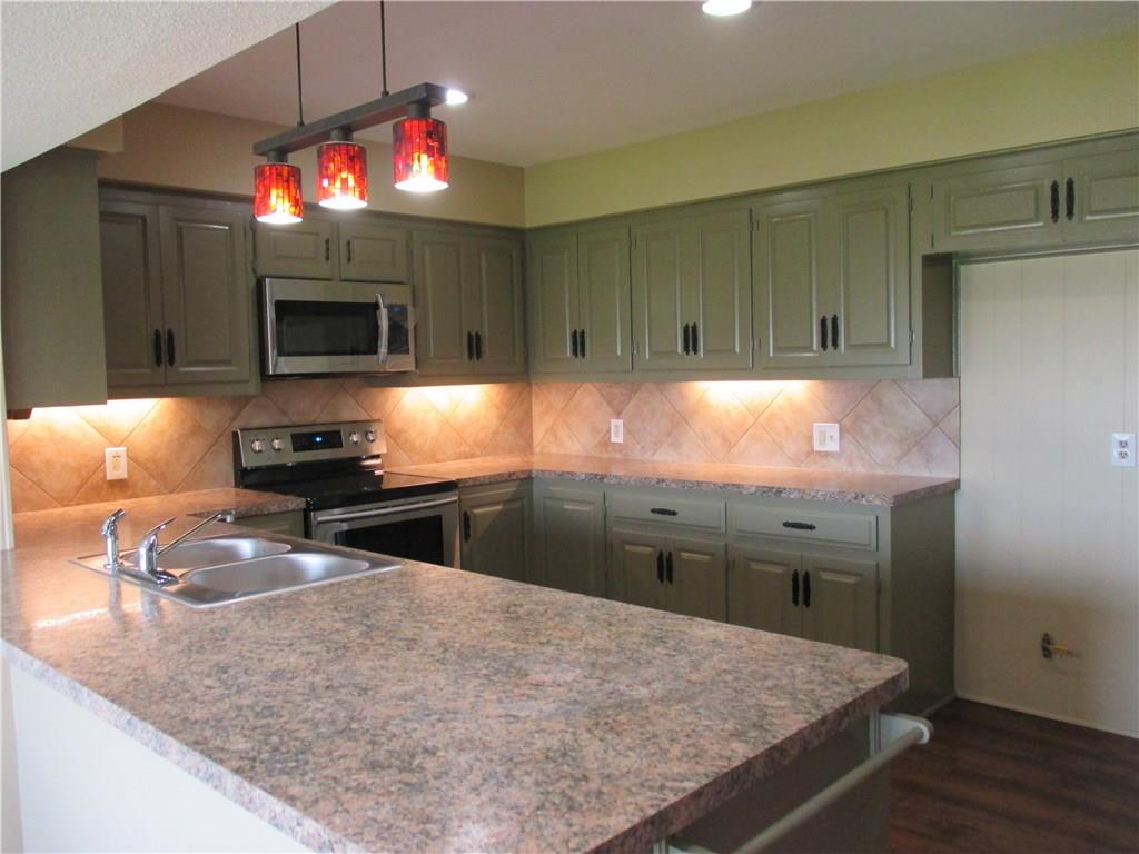 215 Monkey Rd, Elgin, TX 78621