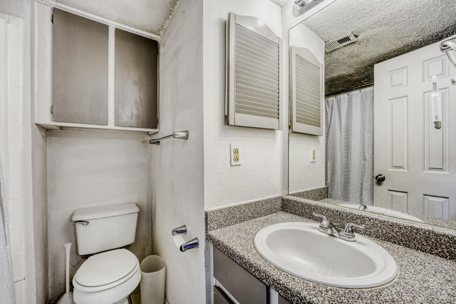 2401 Leon St # 100, Austin, TX 78705