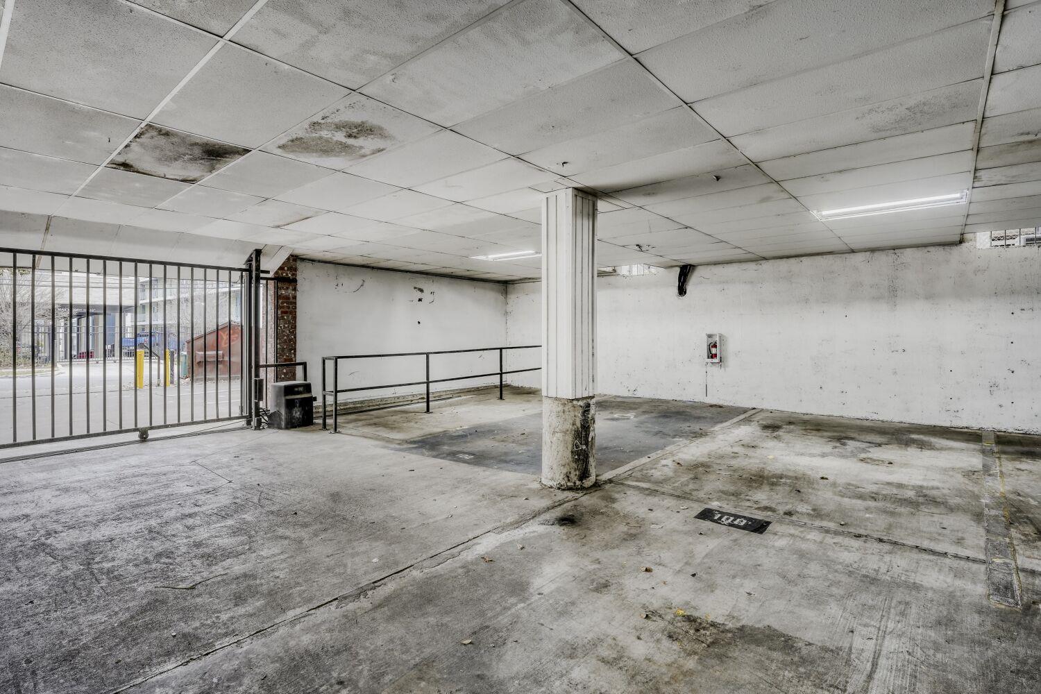 2401 Leon St # 100, Austin, TX 78705