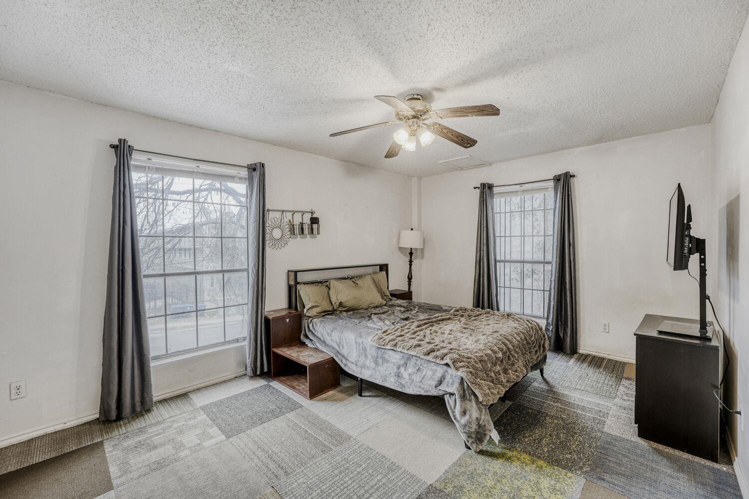 2401 Leon St # 100, Austin, TX 78705