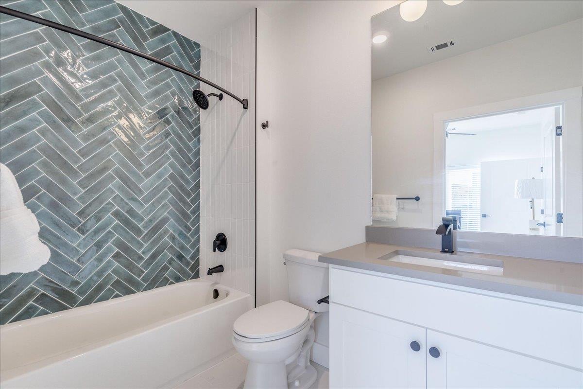 3000 Duval St # 102, Austin, TX 78705