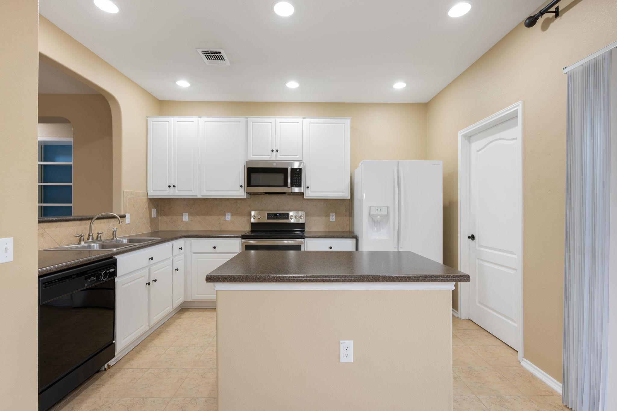 5521 Alomar Cv, Del Valle, TX 78617