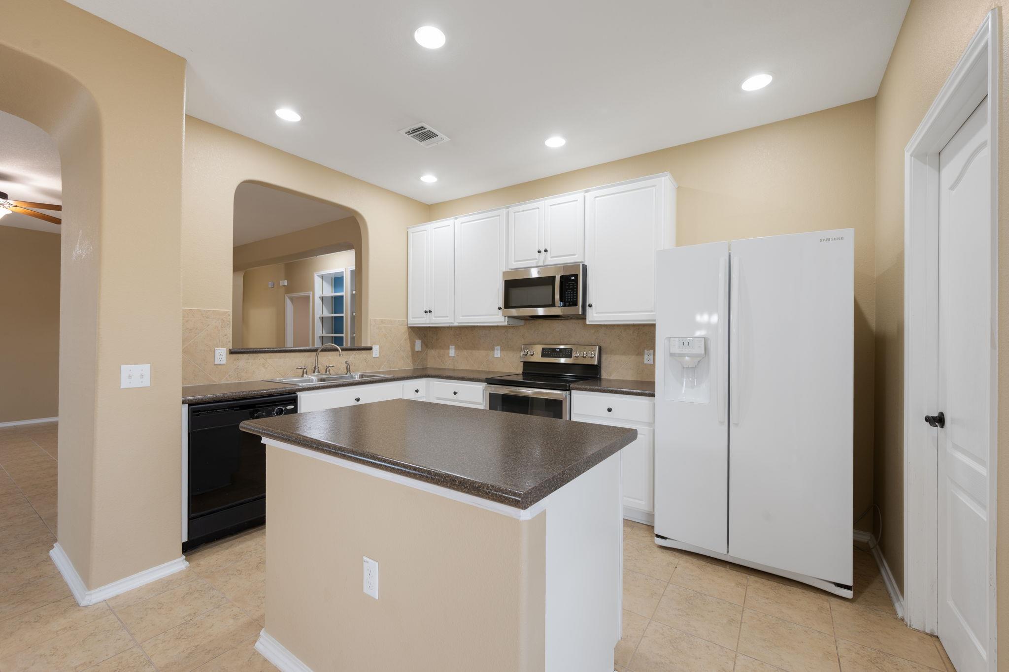 5521 Alomar Cv, Del Valle, TX 78617