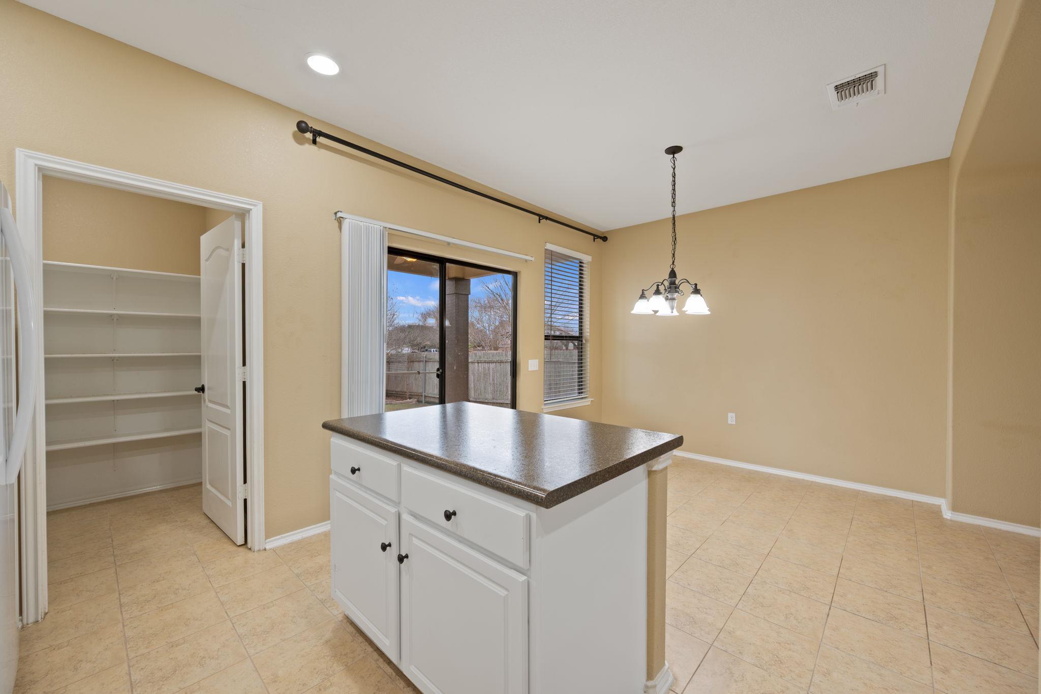 5521 Alomar Cv, Del Valle, TX 78617