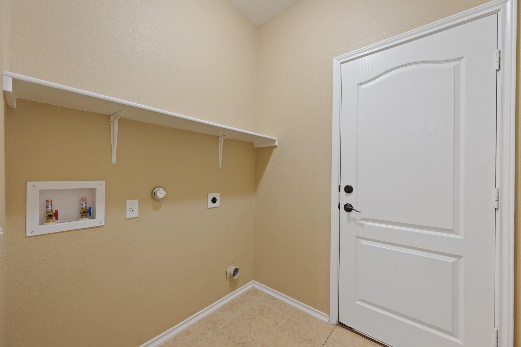 5521 Alomar Cv, Del Valle, TX 78617