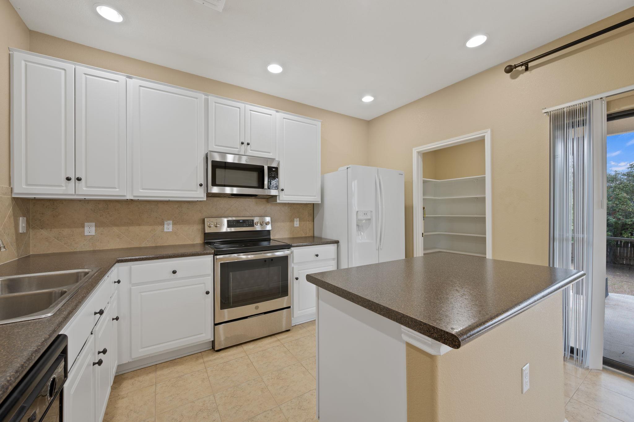 5521 Alomar Cv, Del Valle, TX 78617