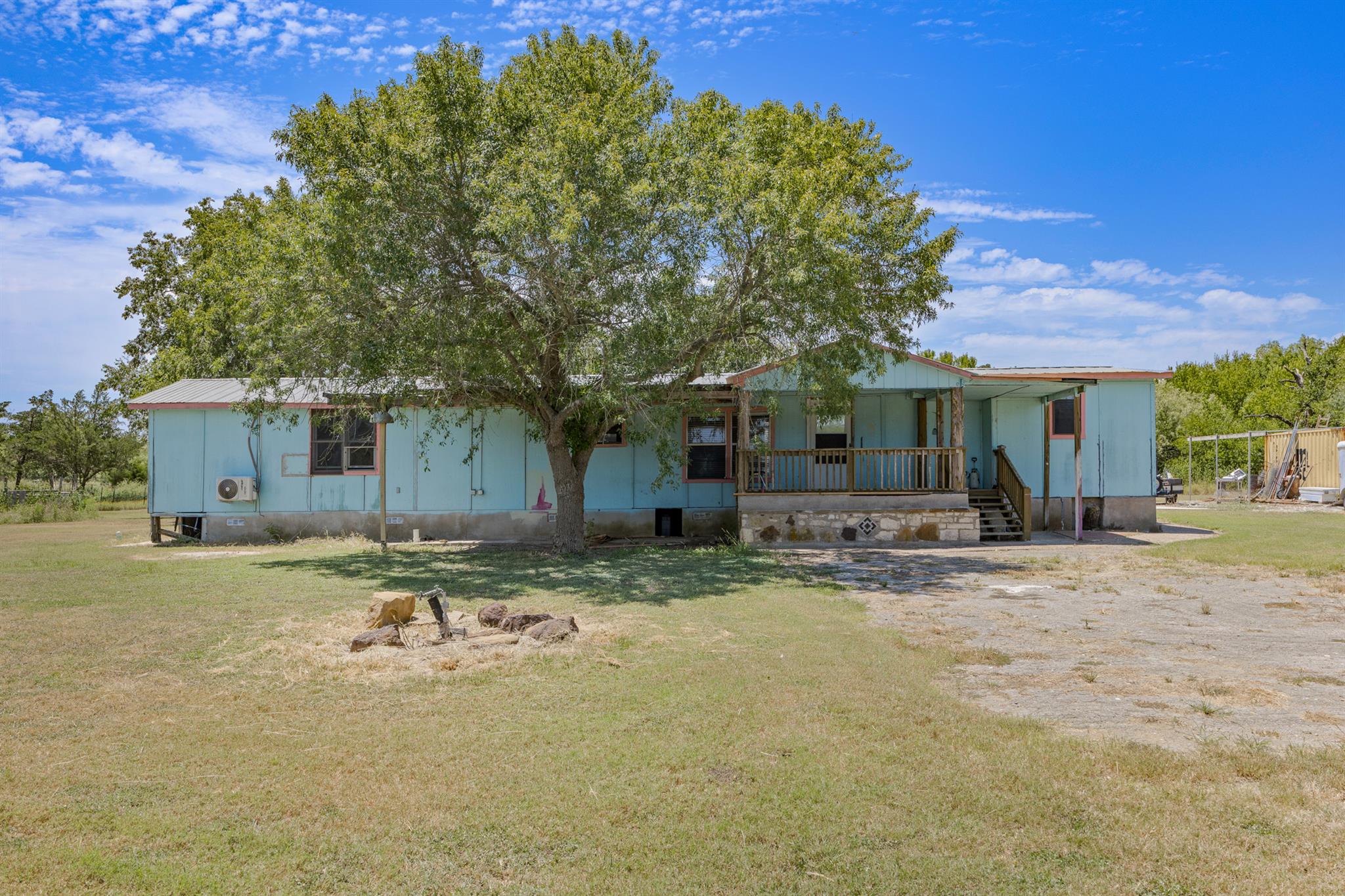 147 Community Center Rd, Rosanky, TX 78953