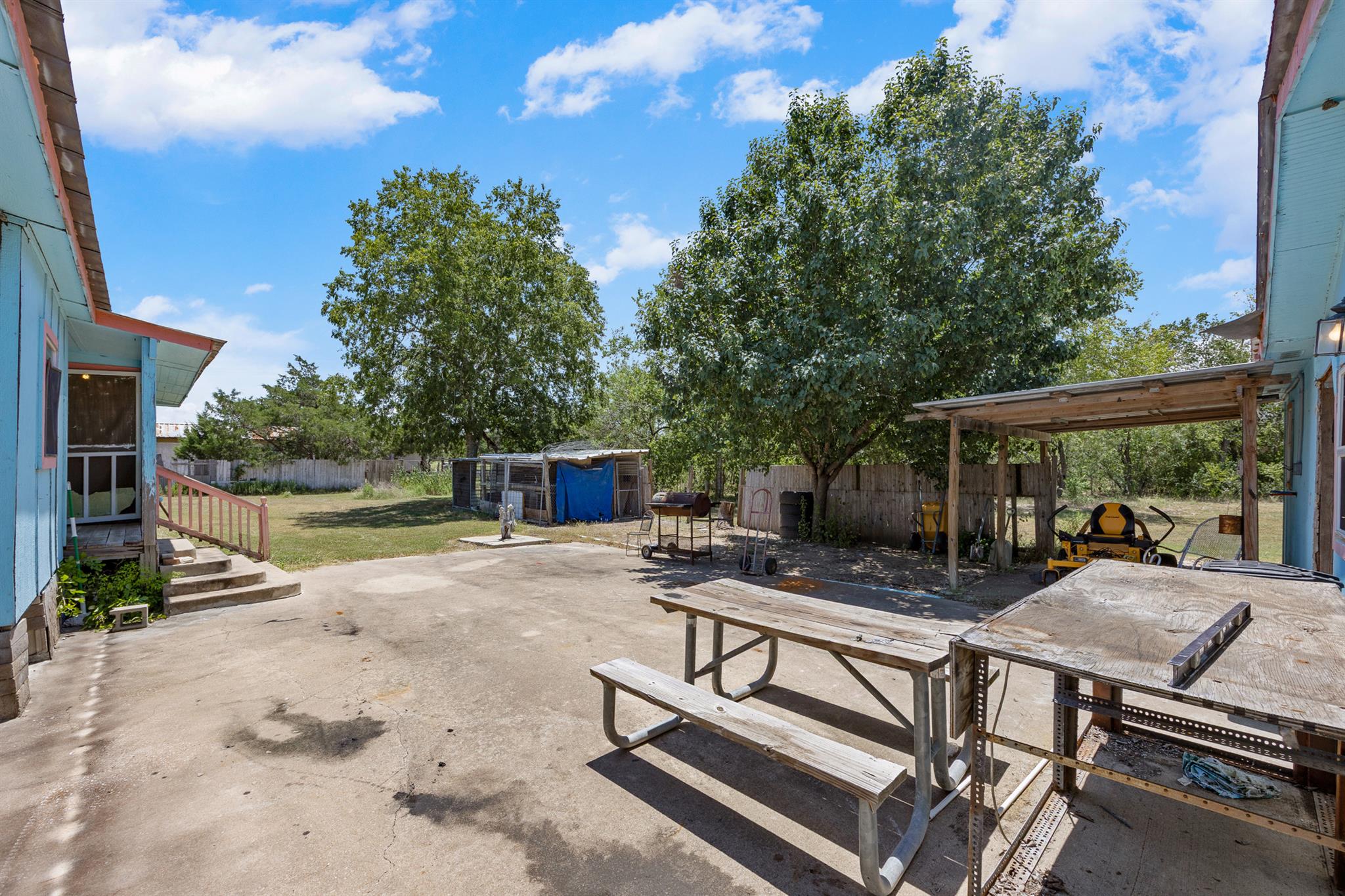 147 Community Center Rd, Rosanky, TX 78953