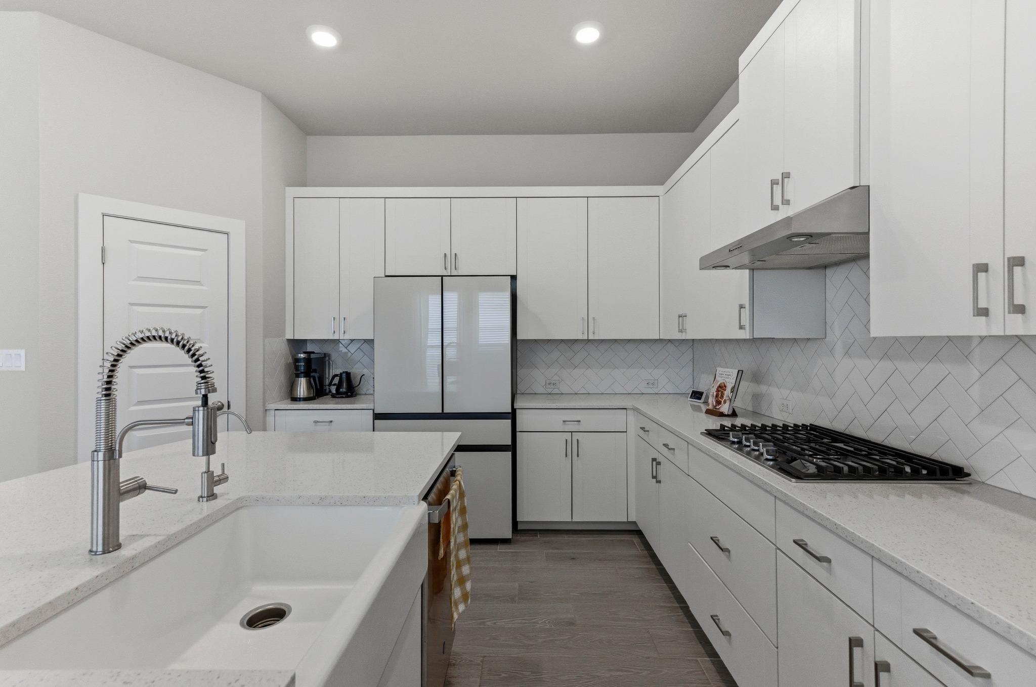 1209 Bluewood Bnd, Leander, TX 78641