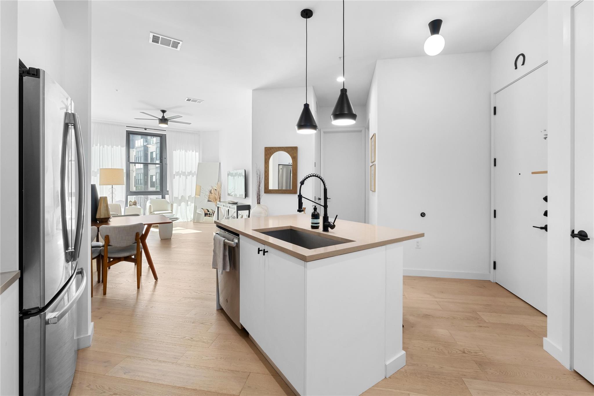 800 Embassy Dr # 421, Austin, TX 78702