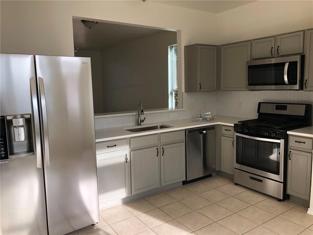 165 Michaelis # B, Kyle, TX 78640