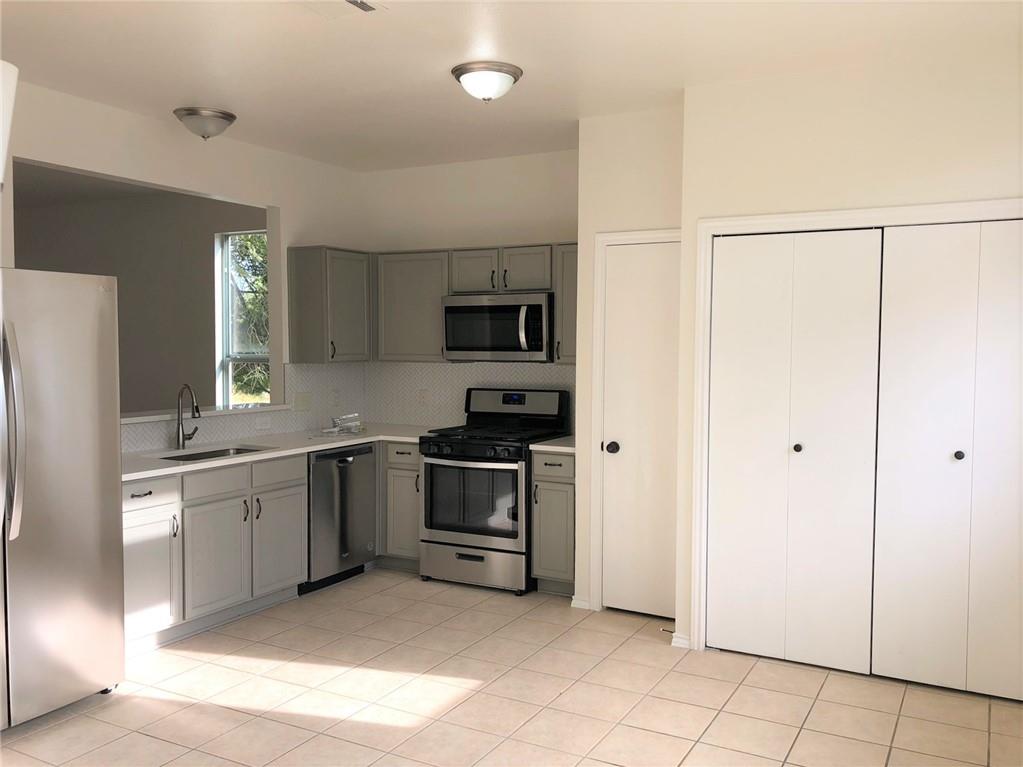 165 Michaelis # B, Kyle, TX 78640