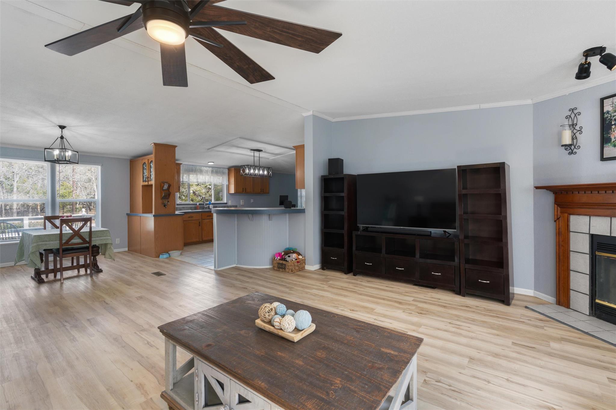 243 Texas Oak Dr, Cedar Creek, TX 78612