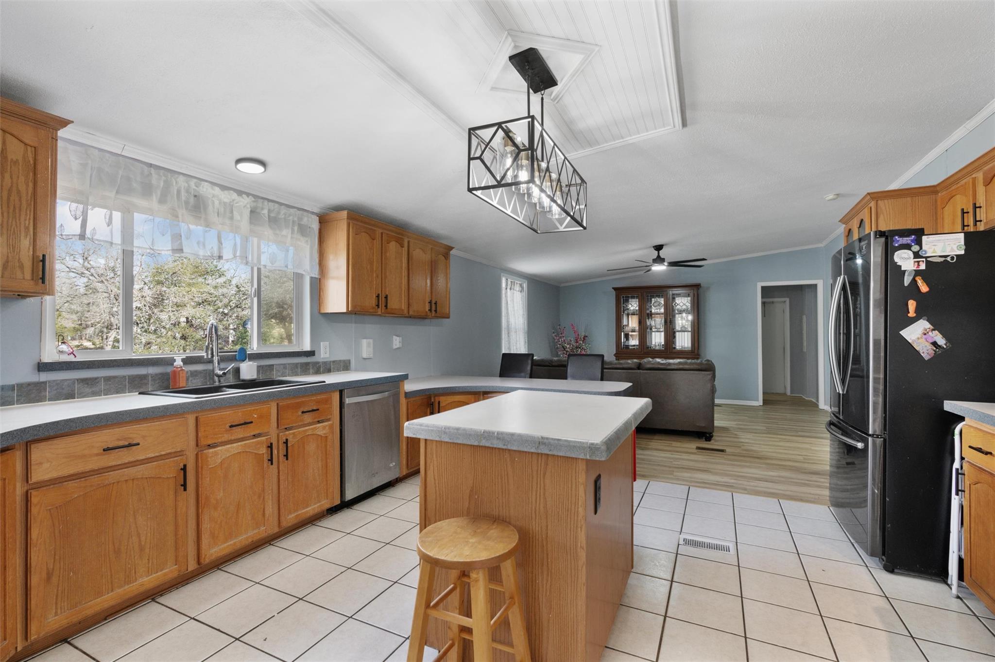 243 Texas Oak Dr, Cedar Creek, TX 78612