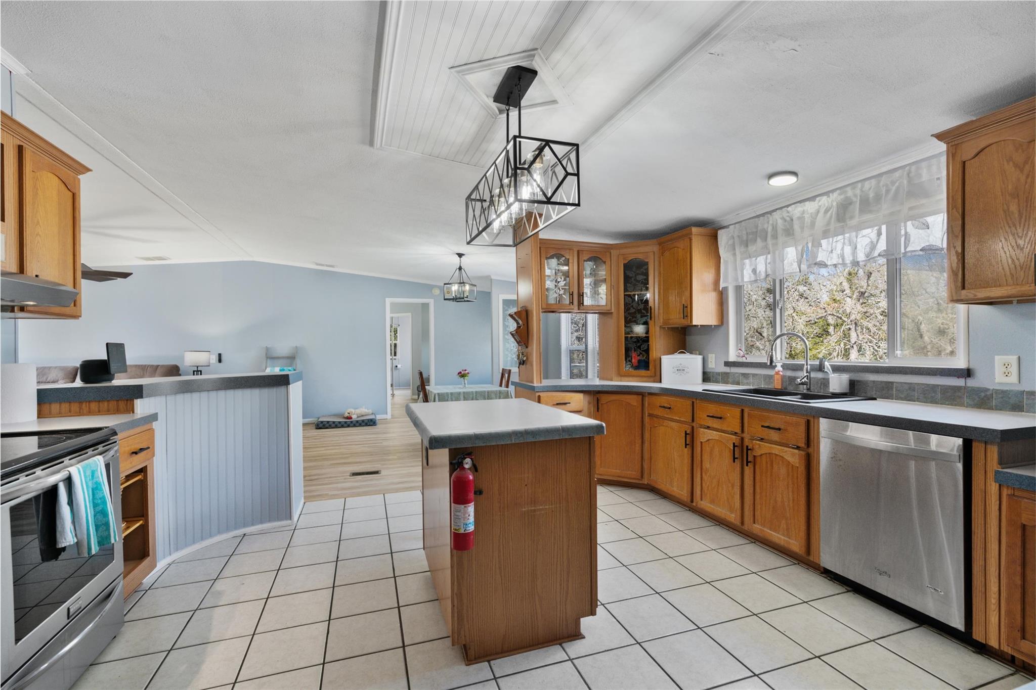 243 Texas Oak Dr, Cedar Creek, TX 78612