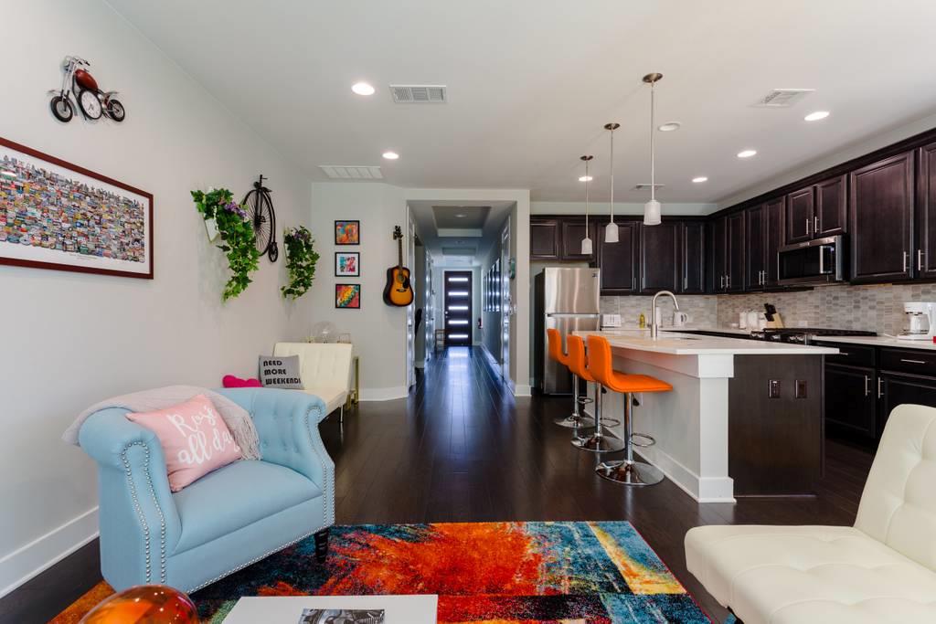 807 E 16th St # A, Austin, TX 78702