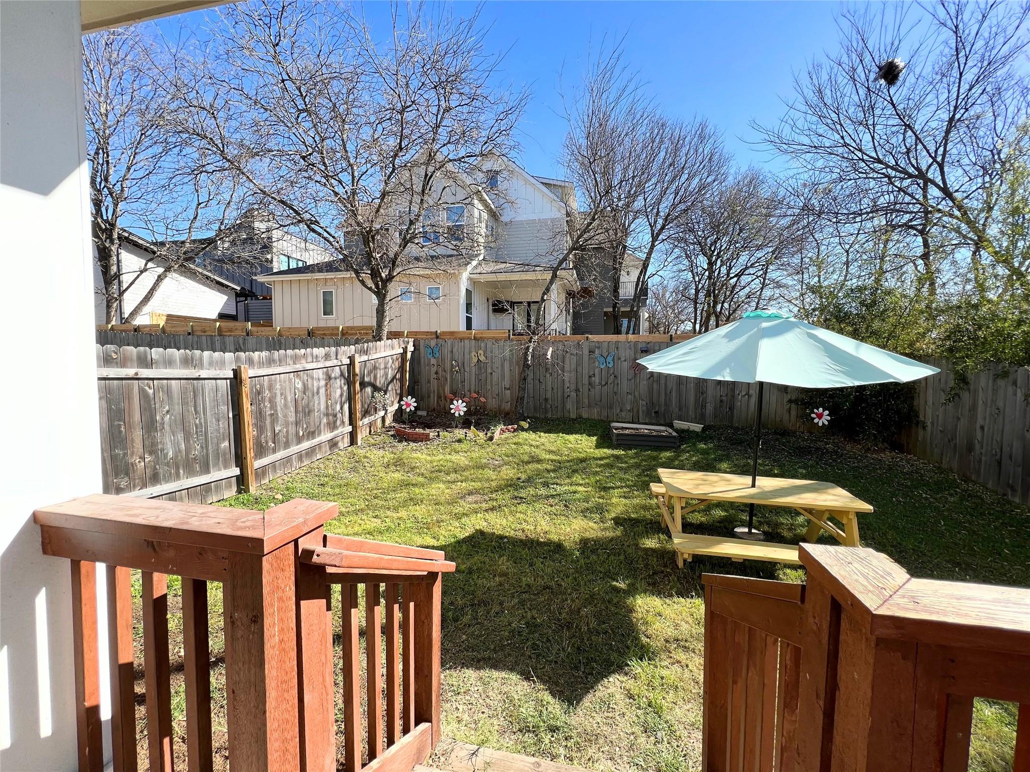 807 E 16th St # B, Austin, TX 78702