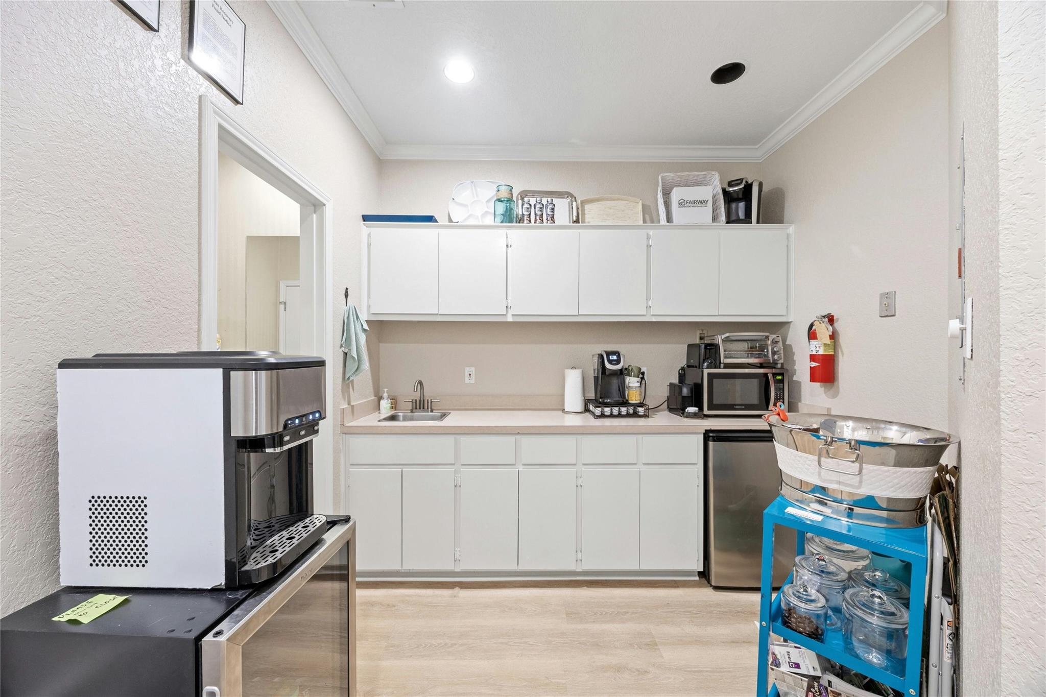 4131 Spicewood Springs Rd # I7, Austin, TX 78759