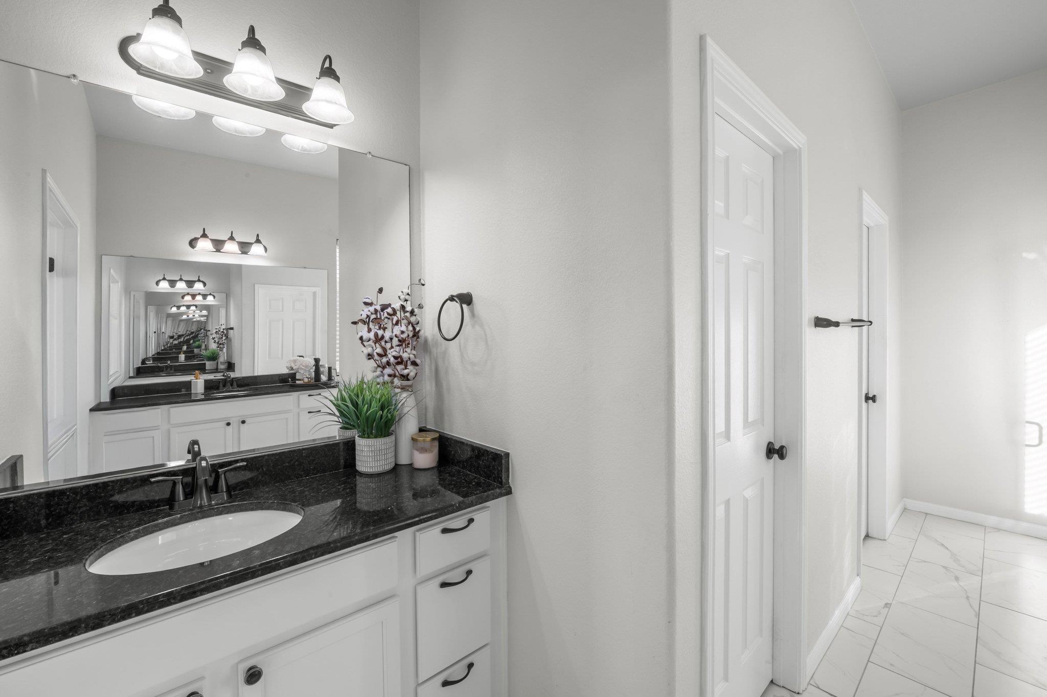 22112 Rock Wren Rd, Spicewood, TX 78669