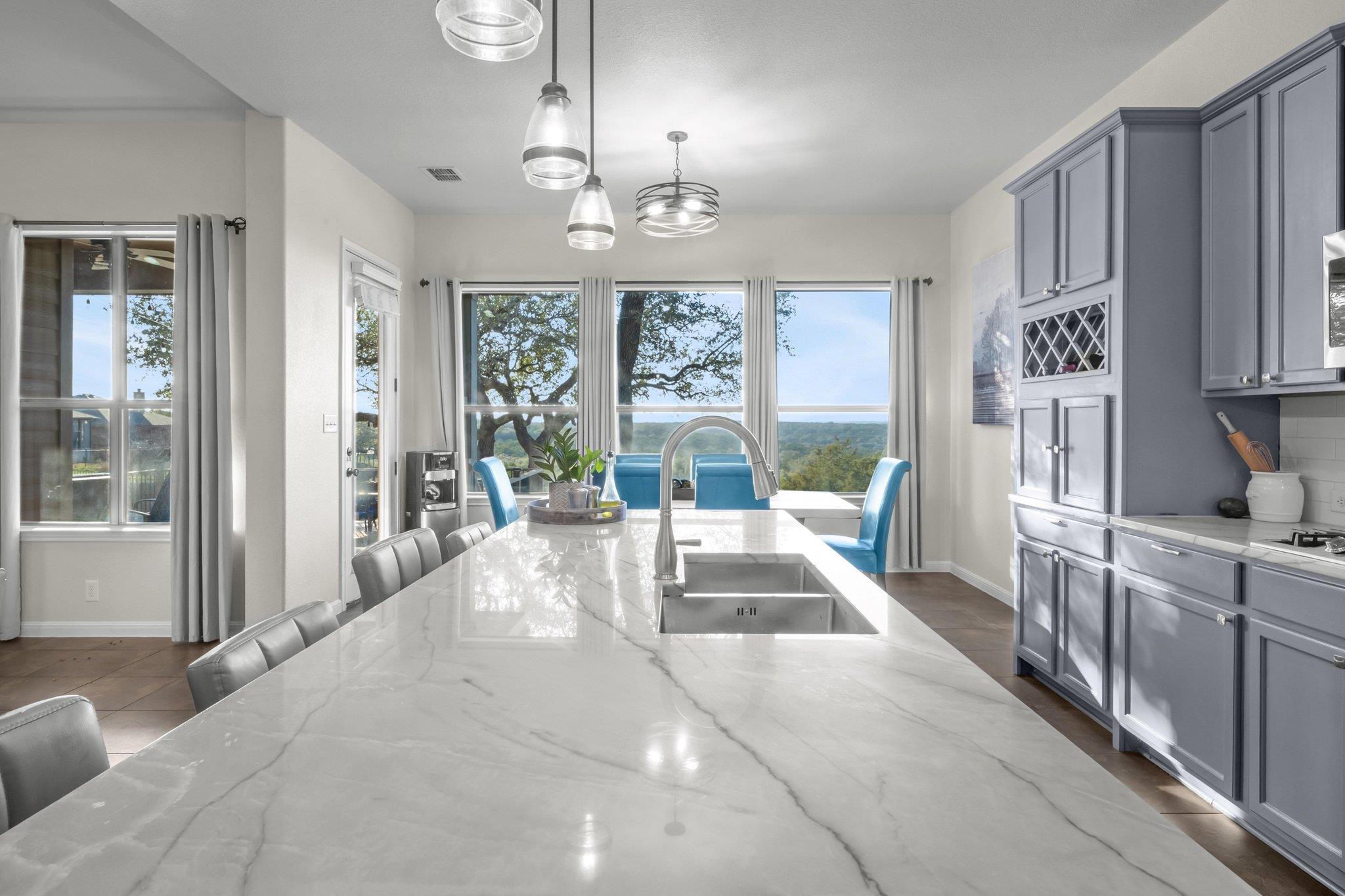 22112 Rock Wren Rd, Spicewood, TX 78669