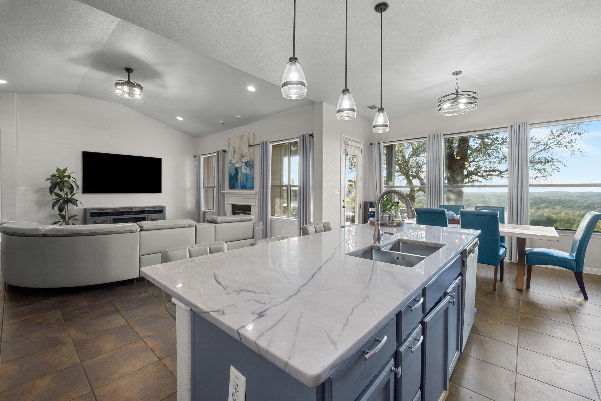 22112 Rock Wren Rd, Spicewood, TX 78669