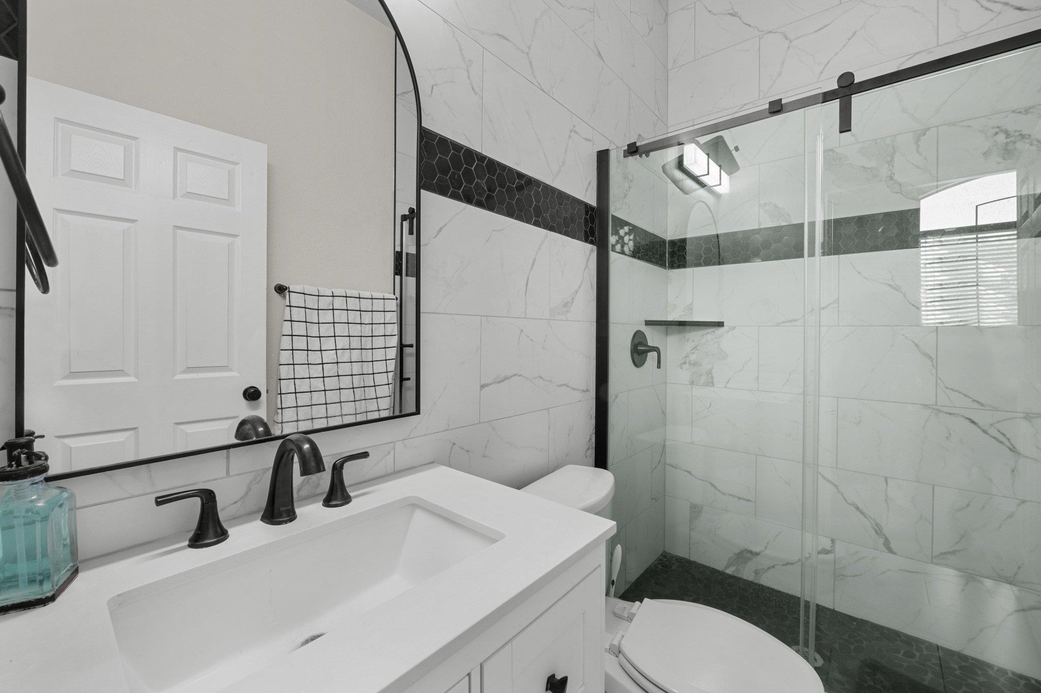 22112 Rock Wren Rd, Spicewood, TX 78669