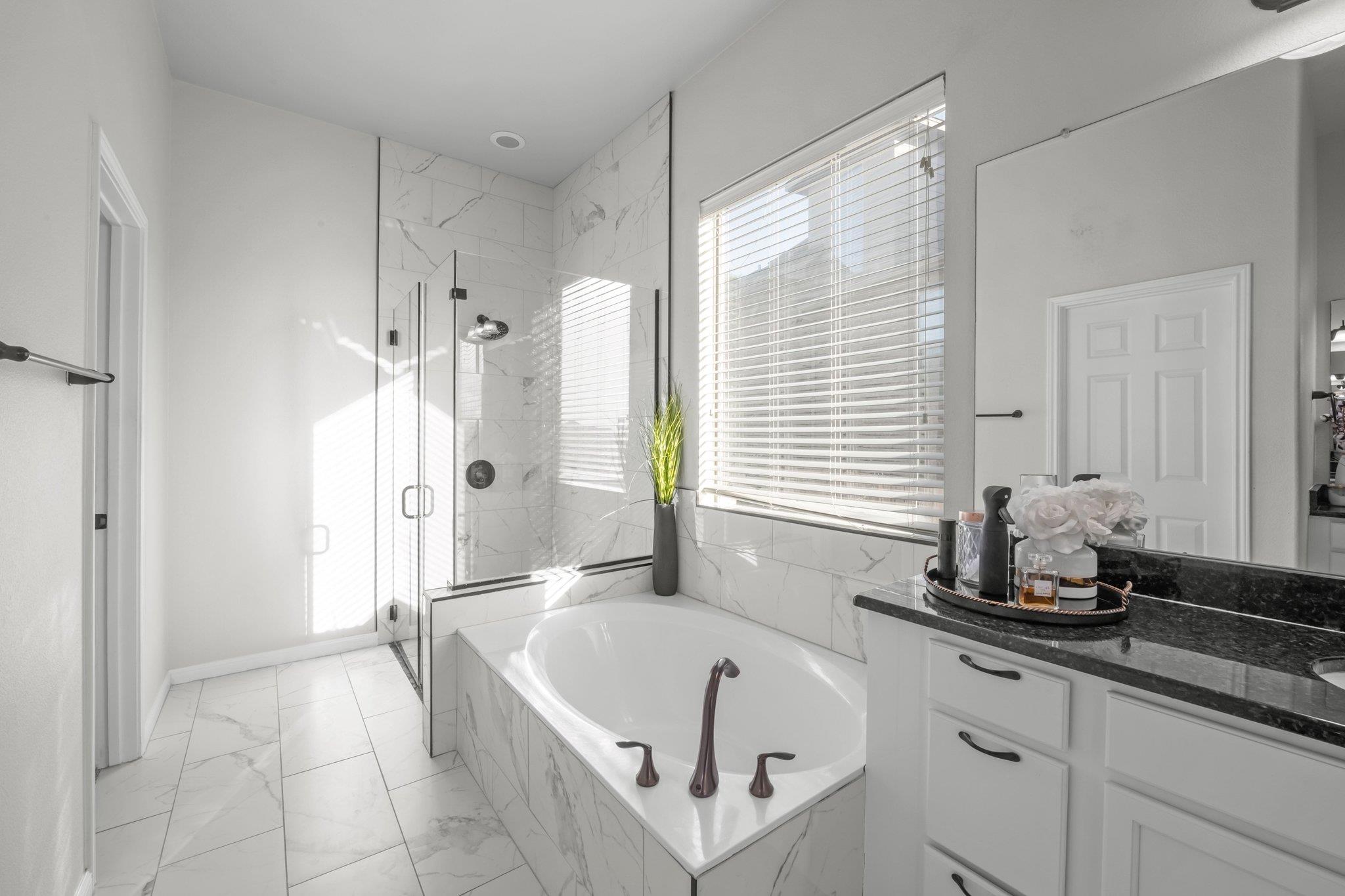 22112 Rock Wren Rd, Spicewood, TX 78669