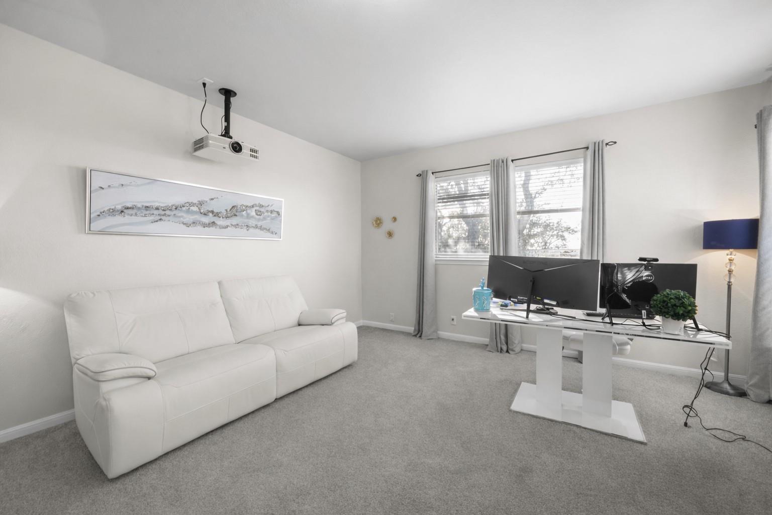 22112 Rock Wren Rd, Spicewood, TX 78669