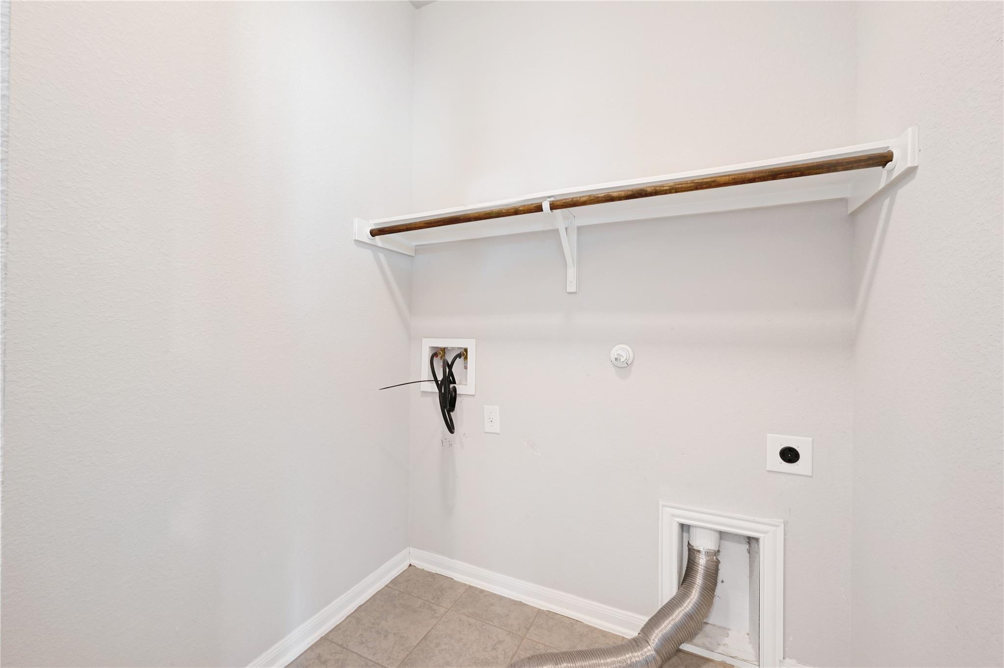 211 Timber Brook Dr, Hutto, TX 78634