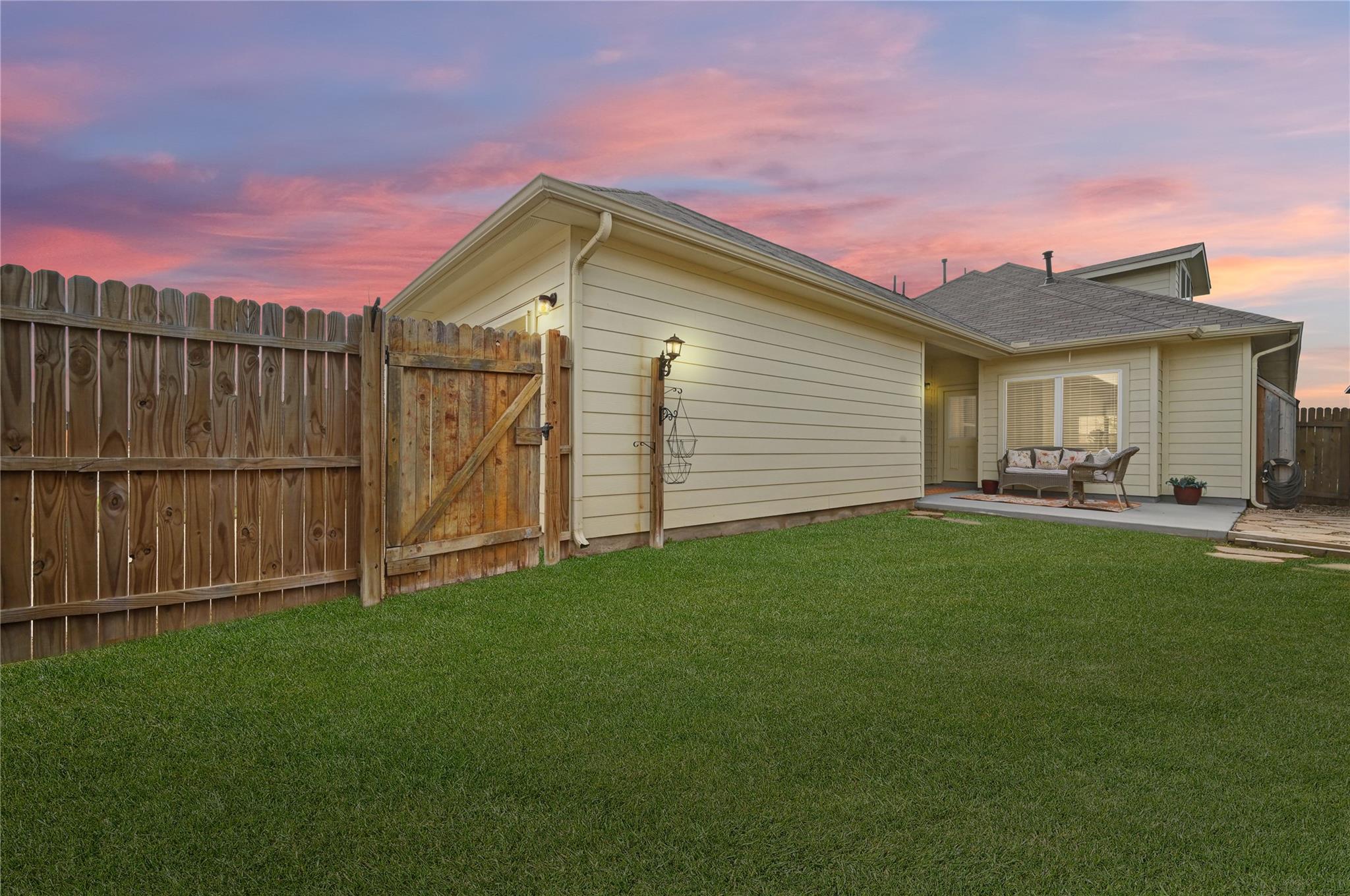 211 Timber Brook Dr, Hutto, TX 78634