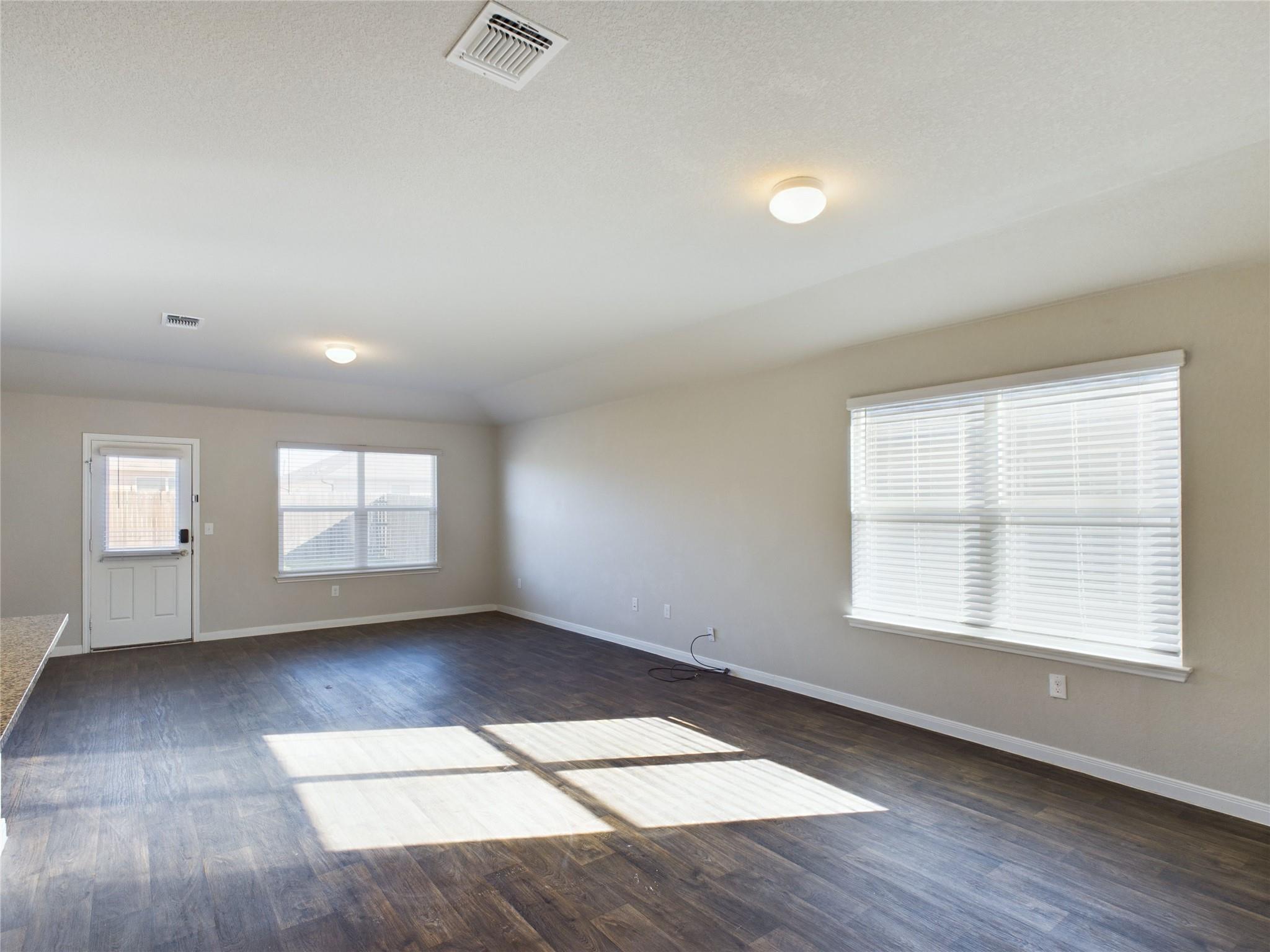 114 Cranbrook Ln, Hutto, TX 78634