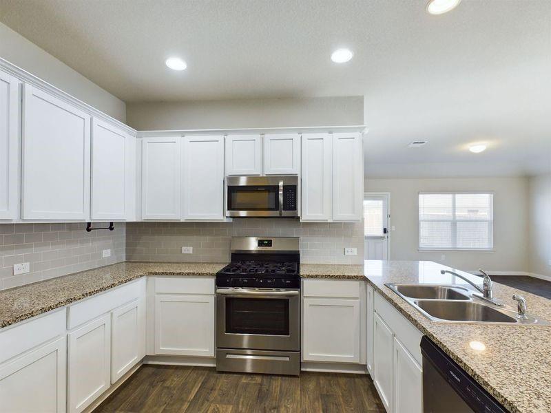 114 Cranbrook Ln, Hutto, TX 78634