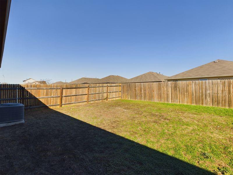 114 Cranbrook Ln, Hutto, TX 78634