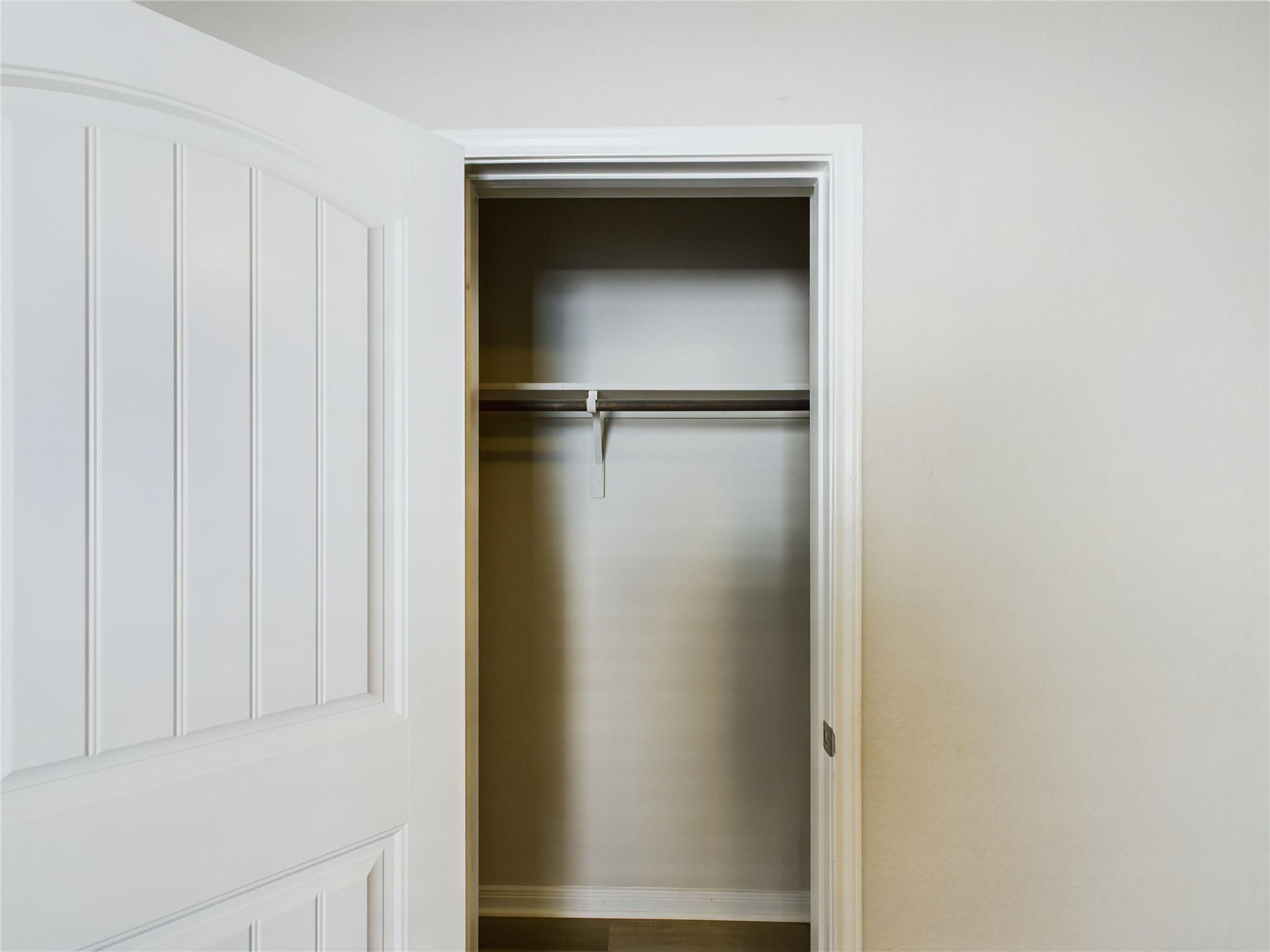 114 Cranbrook Ln, Hutto, TX 78634